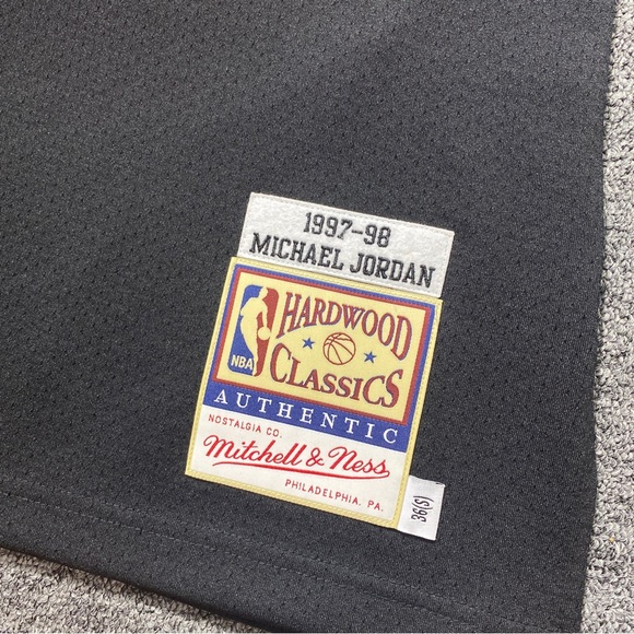 Michael Jordan Mitchell & Ness 97 98 Bulls Jersey Size 36 S Mens 100% Authentic - Picture 5 of 8